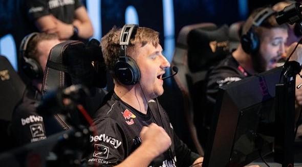 反诈提示：提现条件不断变化的警示意义。（防骗警示：提现条件频繁变动所揭示的风险）