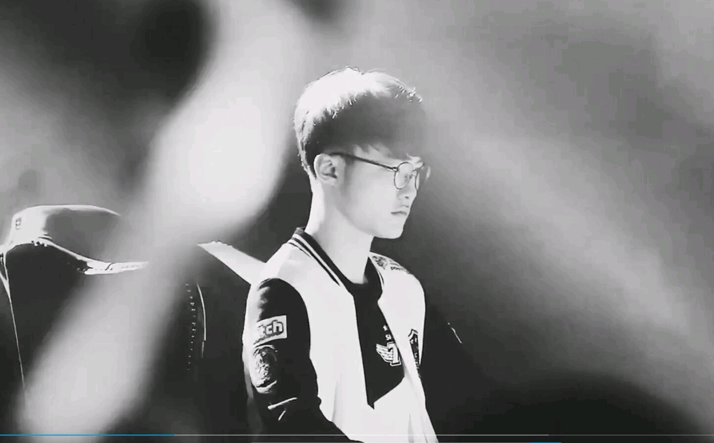 棋牌高阶：解析“军棋四国大战”中的信息伪装与战略预判逻辑。（高阶棋道：透视“军棋四国大战”的信息隐匿与战略前瞻法则）